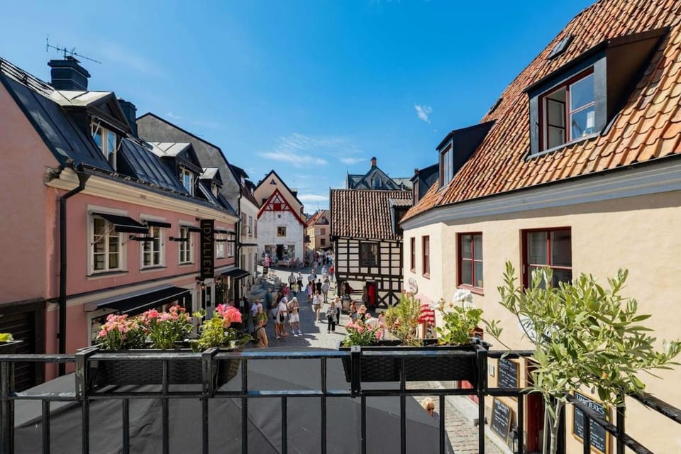 City view, Street view
