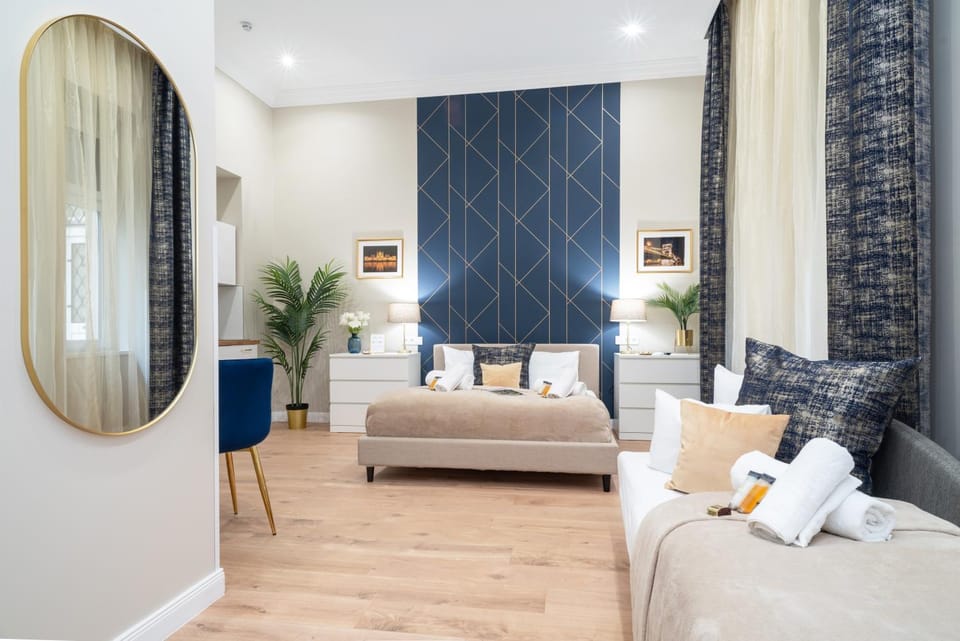 Bed, Living room, Photo of the whole room, Decorative detail, Seating area, Bedroom, Inner courtyard view, heating, internet, towels, wardrobe, air conditioner