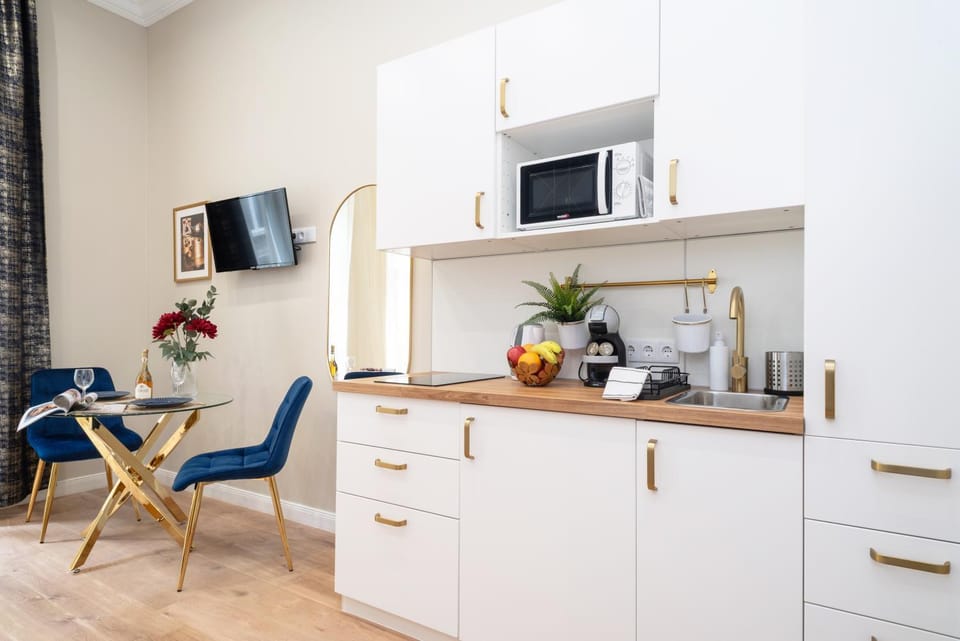 TV and multimedia, Coffee/tea facilities, Kitchen or kitchenette, Dining area, Quiet street view, heating, internet, microwave, stove, toaster