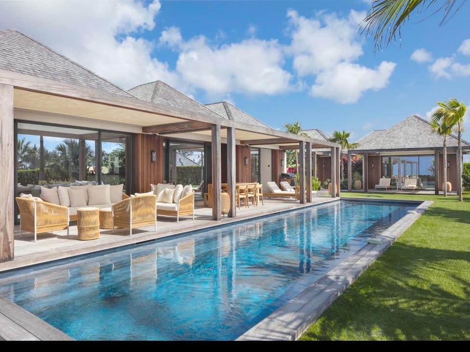 Property building, Day, Garden, Swimming pool