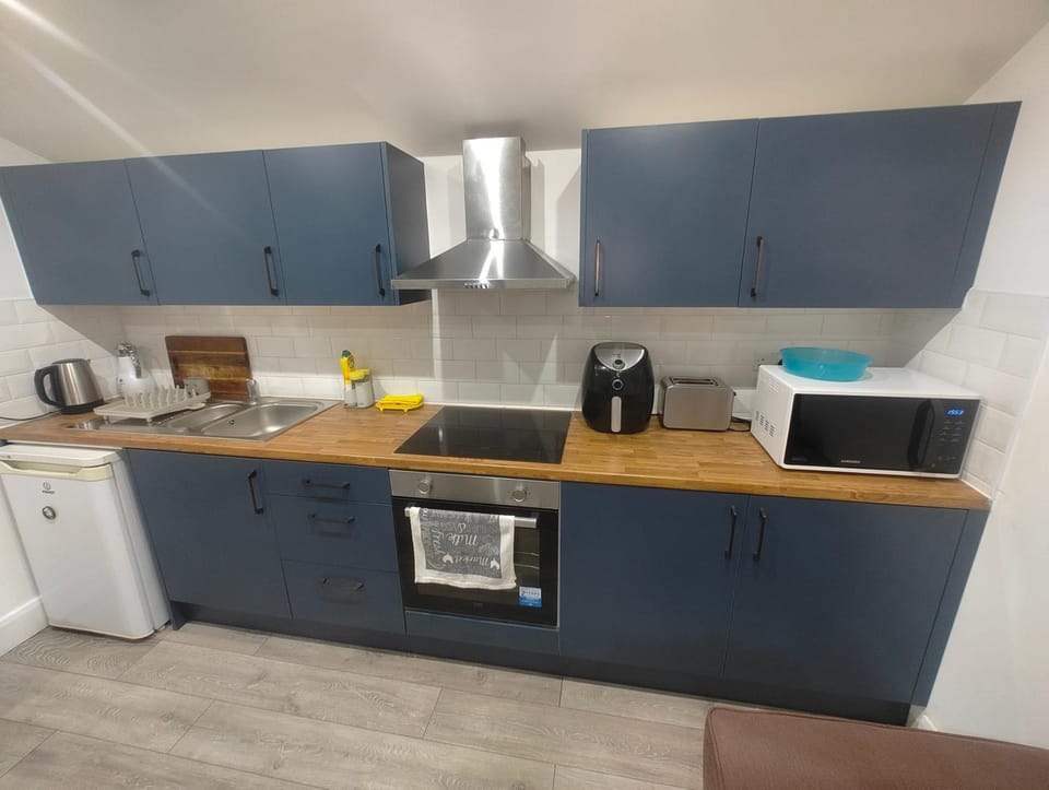 Kitchen or kitchenette, oven, stove