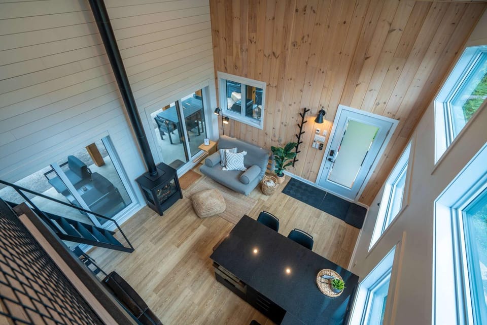 Spa & River - L'ecureuil Chalet in Saint-Alexis-des-Monts