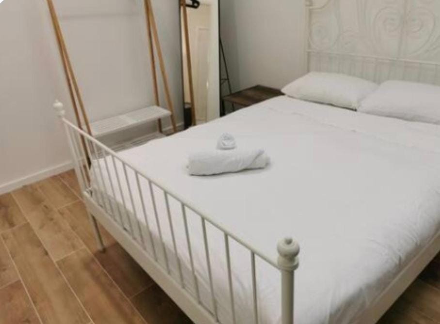 2bd 2bth Modern House close 2Train&Westfield Bed and Breakfast in Sydney