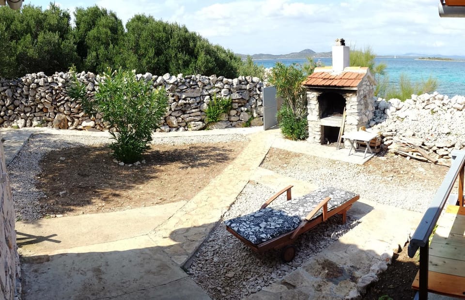 Robinzon House Kornati House in Šibenik-Knin County, Croatia