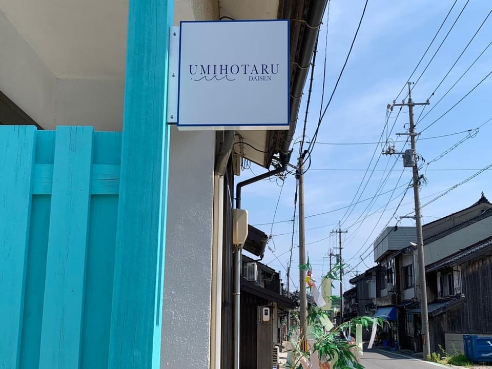 Day, Neighbourhood, Logo/Certificate/Sign, Street view