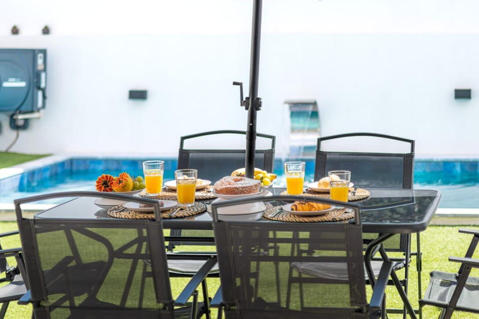Dining area, Pool view, Swimming pool, Lunch