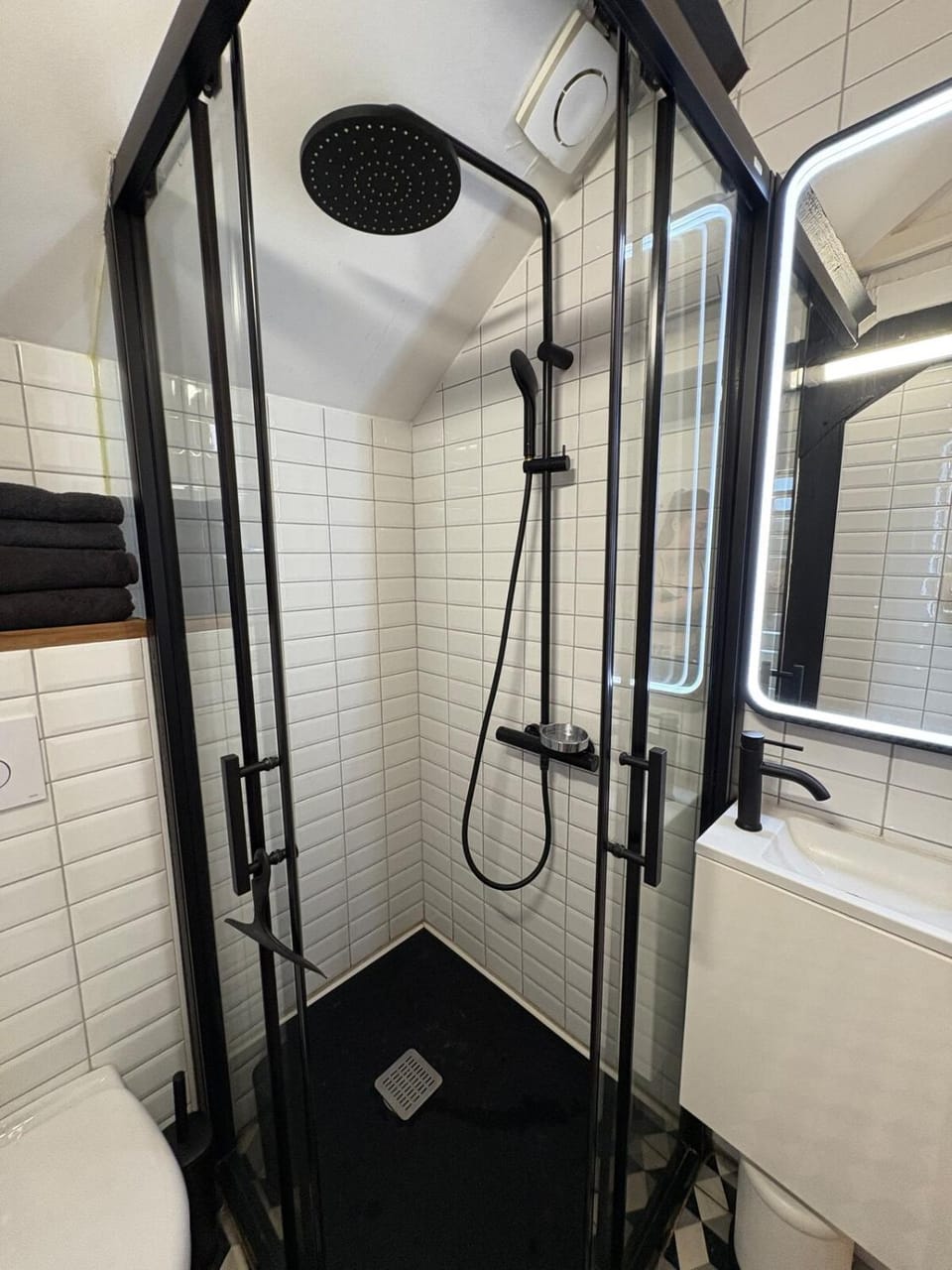 Shower, Toilet, Bathroom