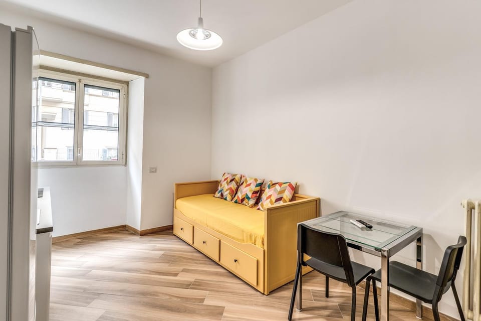 Living room, Photo of the whole room, Seating area, Dining area