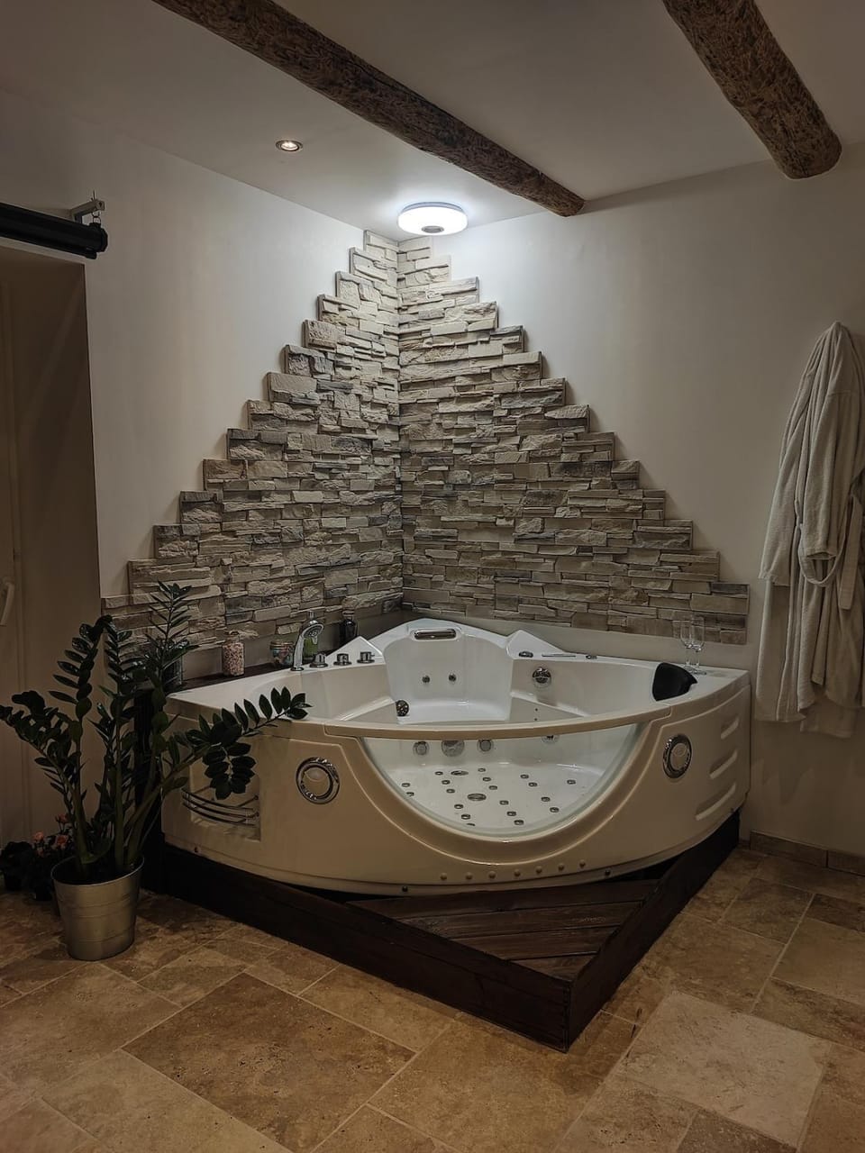 Suite de Charme et son jacuzzi en pleine nature Apartment in Auvergne-Rhône-Alpes