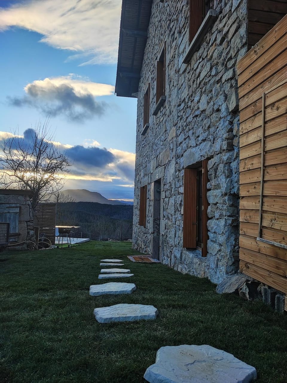 Suite de Charme et son jacuzzi en pleine nature Apartment in Auvergne-Rhône-Alpes