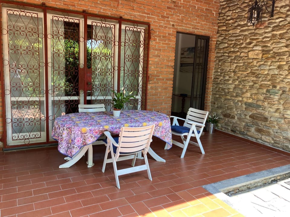 Patio, Dining area