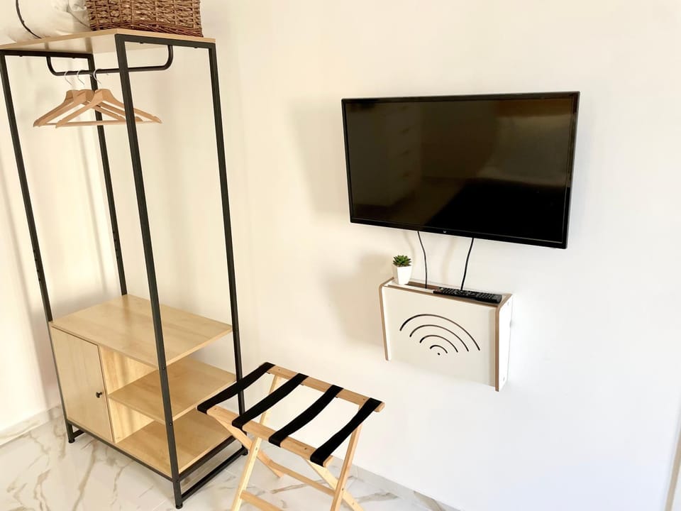 TV and multimedia, Evening entertainment, wardrobe