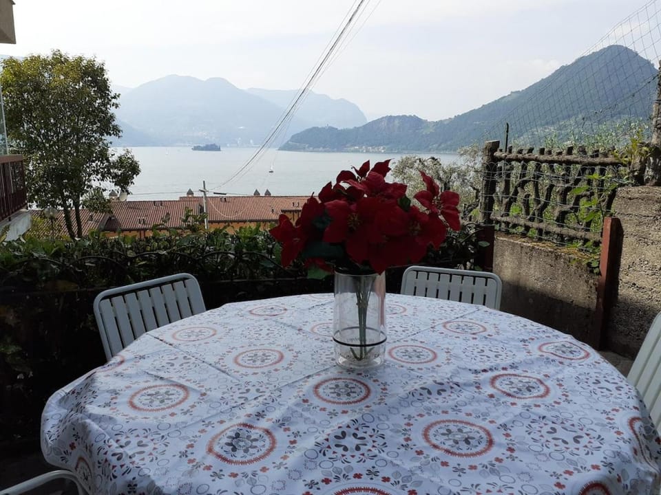 Dog-friendly, Panoramic Pool and Park on Lake 3 Apartment in Province of Brescia