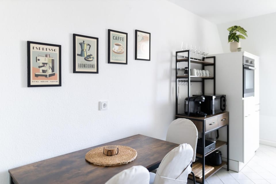 Kitchen or kitchenette, Seating area, Dining area