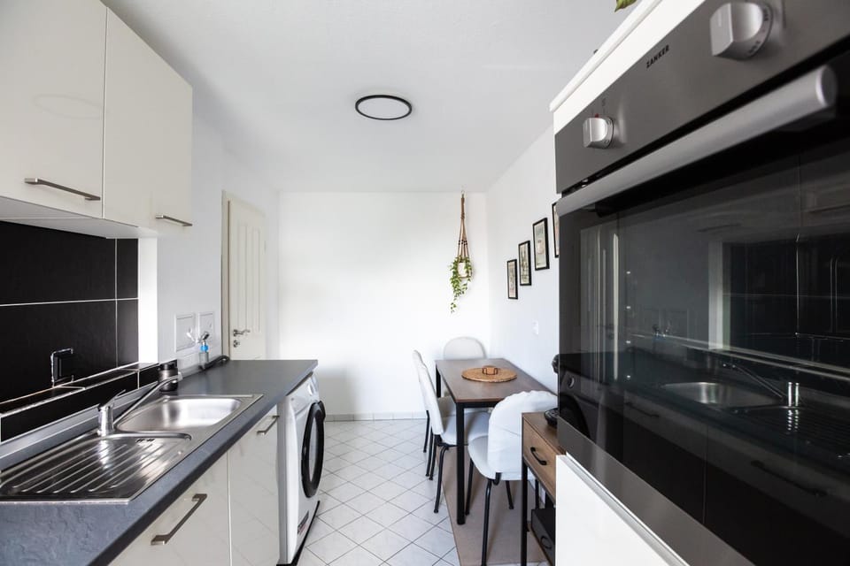 Kitchen or kitchenette, Dining area, dishwasher, oven, stove
