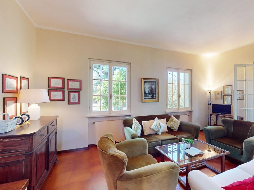 Communal lounge/ TV room, Living room