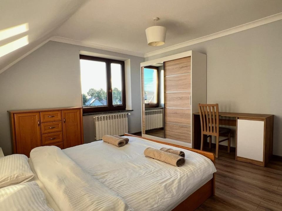 Bed, Bedroom, towels, wardrobe