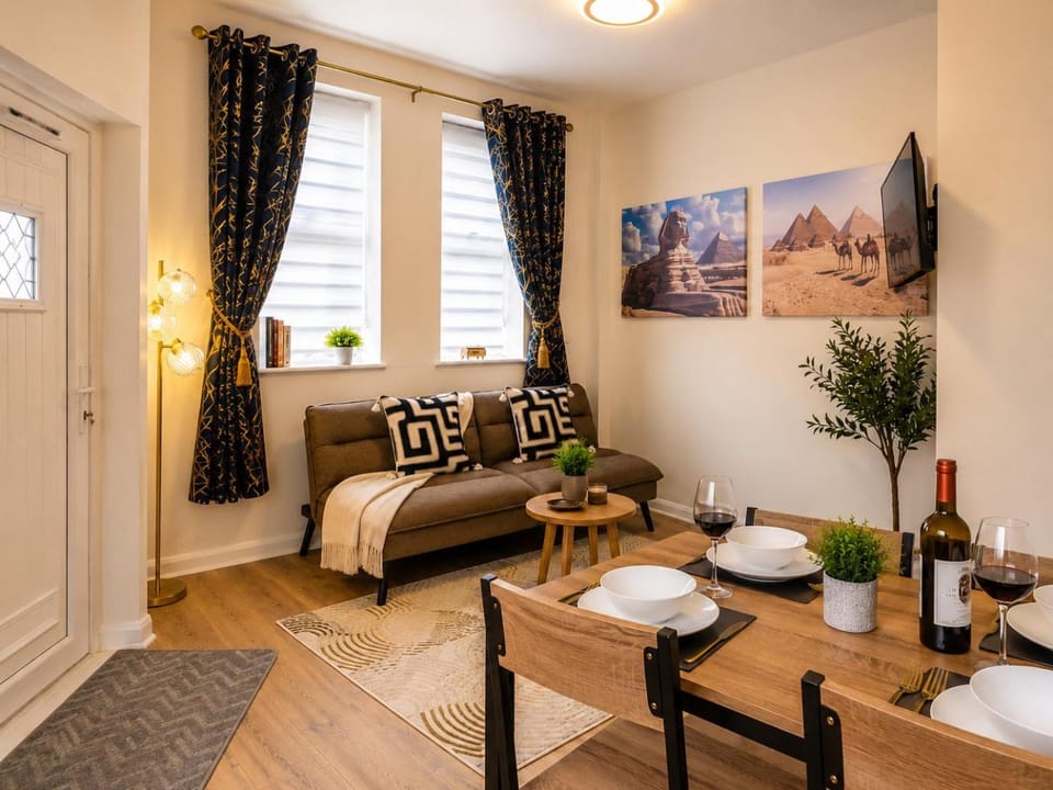 Living room, Photo of the whole room, Seating area, Dining area
