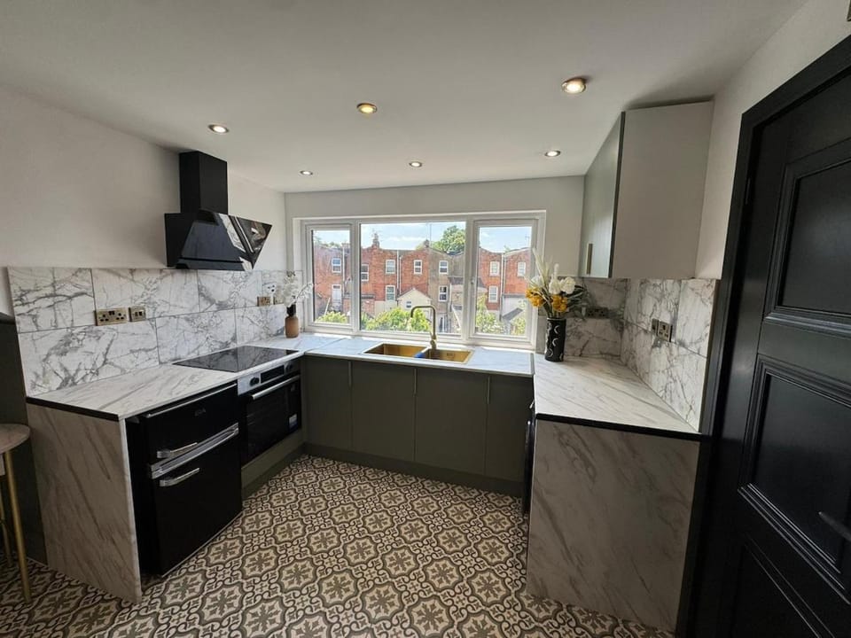 Kitchen or kitchenette, oven