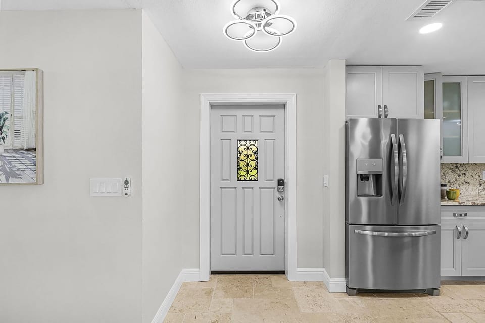 Plunge into Joy & Canal Charm - Funscape Canal House in Cape Coral