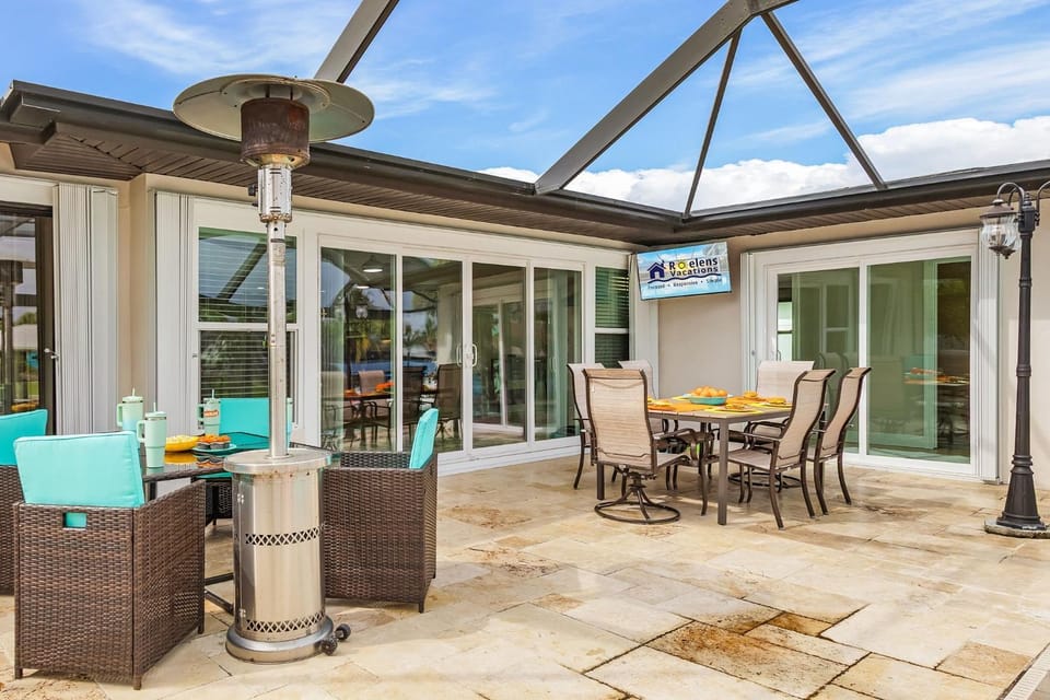 Plunge into Joy & Canal Charm - Funscape Canal House in Cape Coral