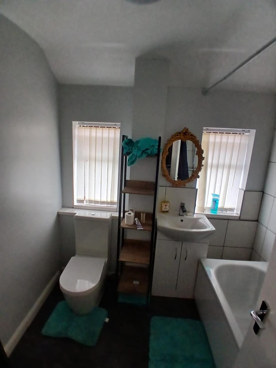 Rose Cottage-4 BED HOUSE FOR CONTRACTORS & FAMILIES Close to M6, J10-NO PARTIES ALLOWED House in Walsall