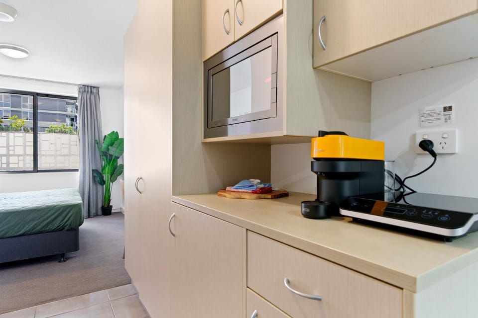 Stylish 1-Bed Studio in Vibrant South Brisbane Apartment in Brisbane City