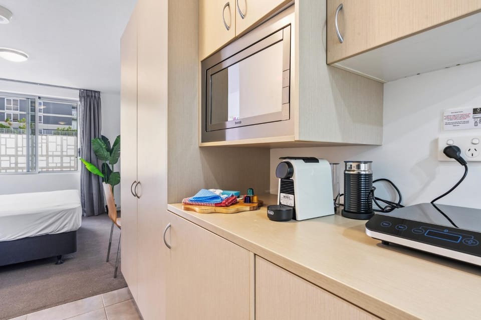 Stylish 1-Bed Studio in Vibrant South Brisbane Apartment in Brisbane City