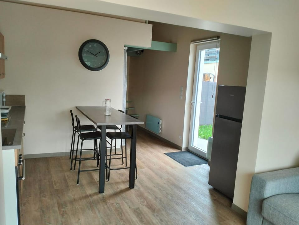 Seating area, Dining area