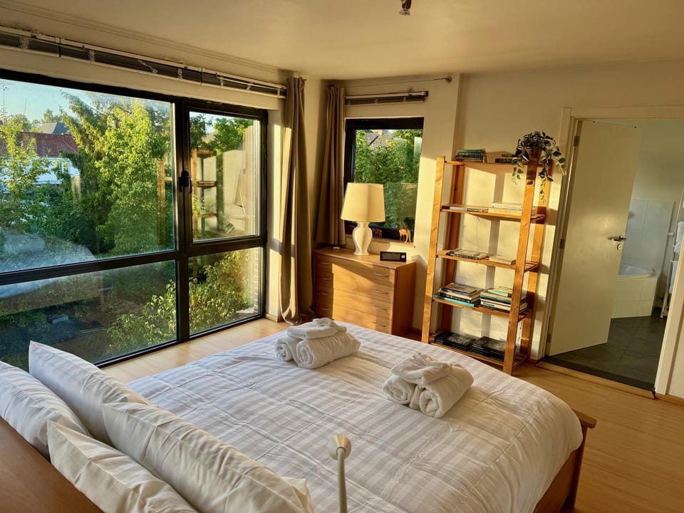 Bed, View (from property/room), Photo of the whole room, Bedroom, towels