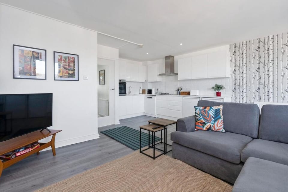 TV and multimedia, Kitchen or kitchenette, Living room