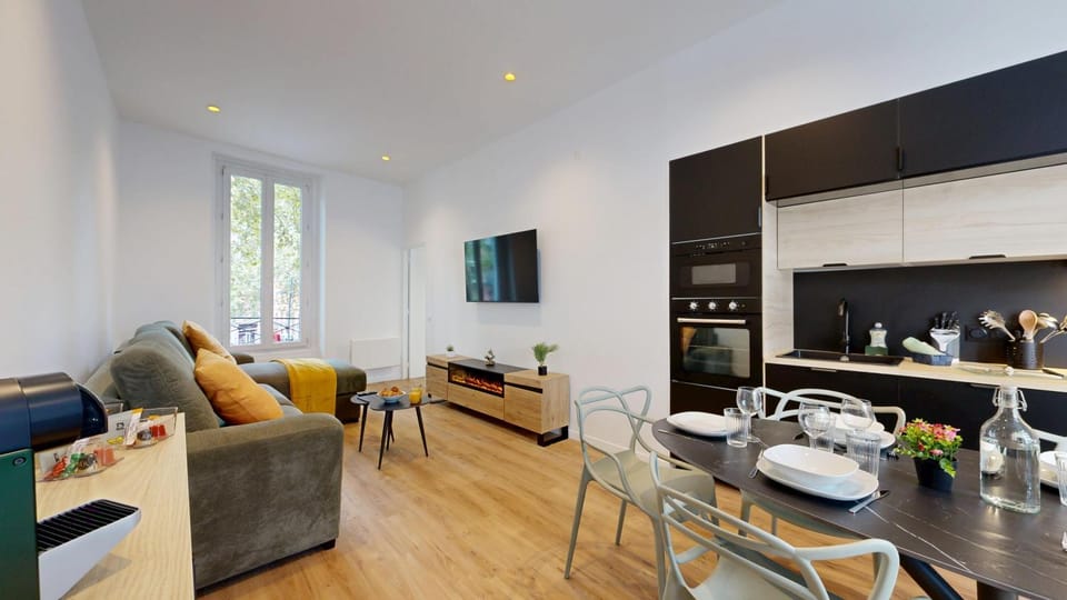 TV and multimedia, Living room, Dining area, oven