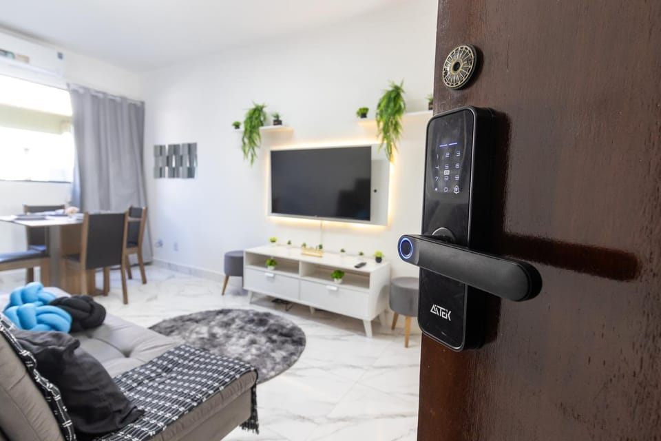 Apê Novo 5 min do Centro, Shopping e Praia com Garagem e Ar condicionado Apartment in Santos