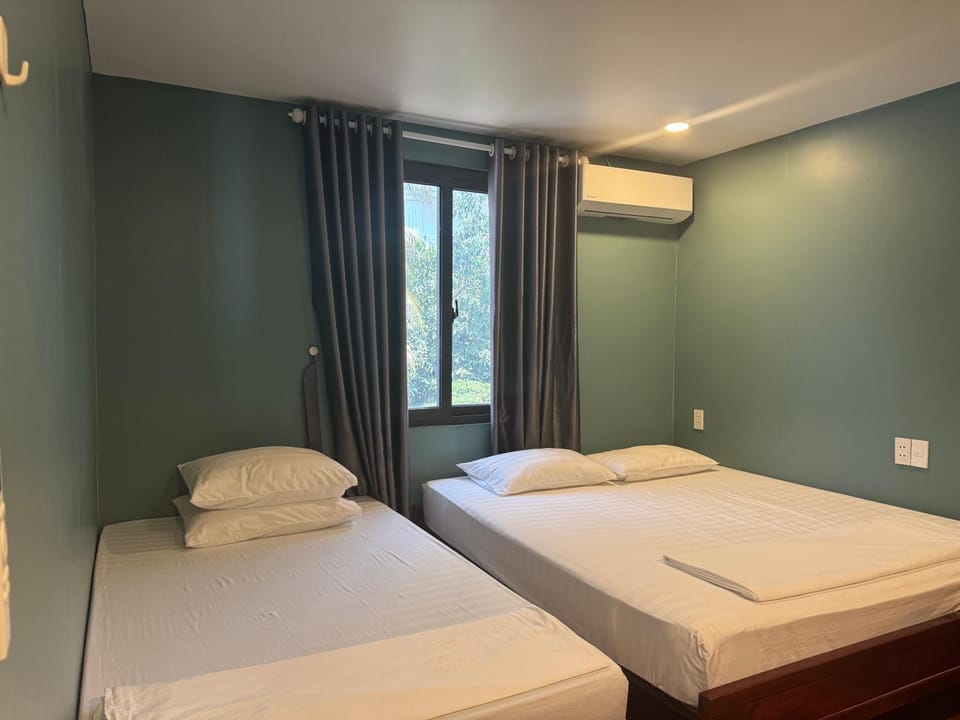 Bed, Photo of the whole room, Bedroom, air conditioner
