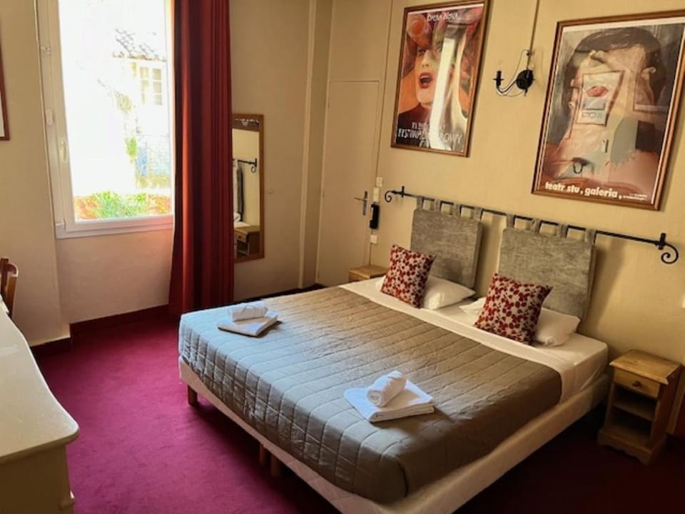 Bed, Photo of the whole room