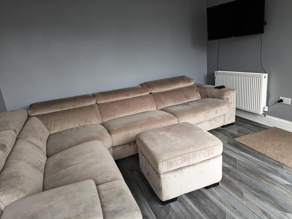 Contractor friendly huge house House in Hartlepool