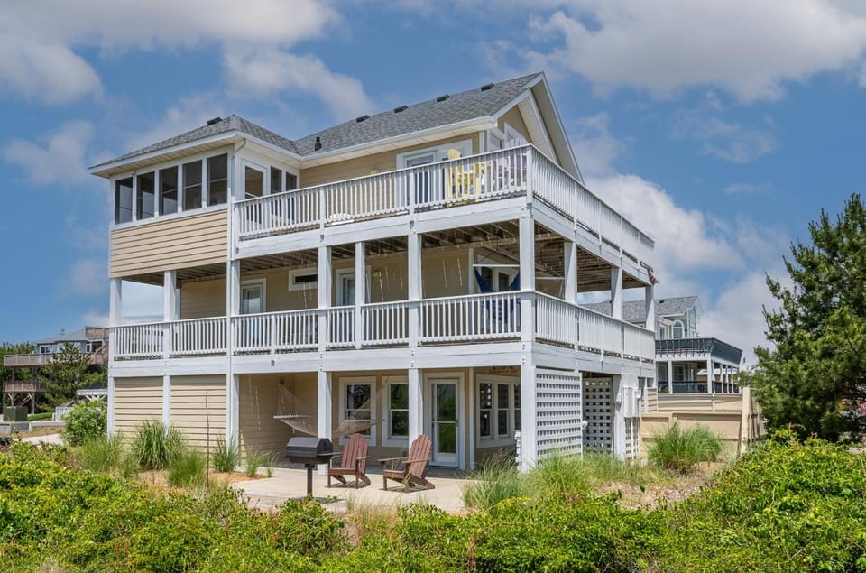 Patriot's Place - Corolla, Ocean Sands, 180 Yds to Beach, Oceanside, Pool, Hot Tub, Pool Table, Pets OK House in Corolla