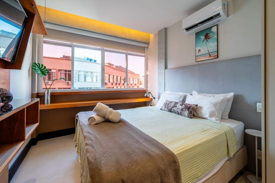 Bed, TV and multimedia, Bedroom, towels, air conditioner