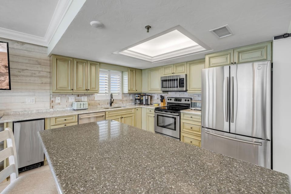 New dog-friendly Listing! Updated direct oceanfront with spacious balcony and heated pool House in Edgewater