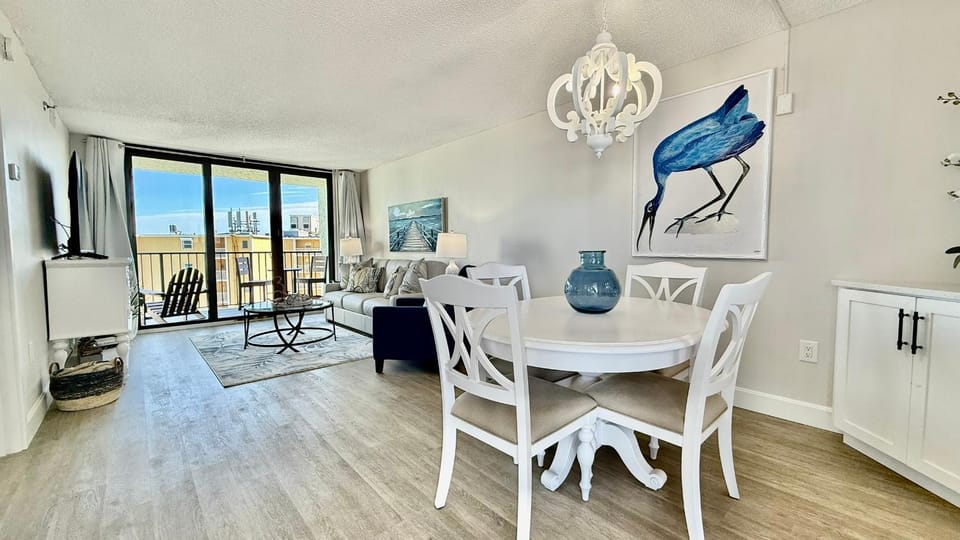 Top-floor ocean view condo with a private balcony and beachfront pool House in New Smyrna Beach