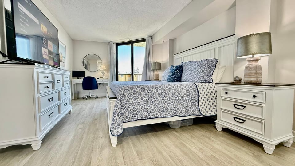 Top-floor ocean view condo with a private balcony and beachfront pool House in New Smyrna Beach