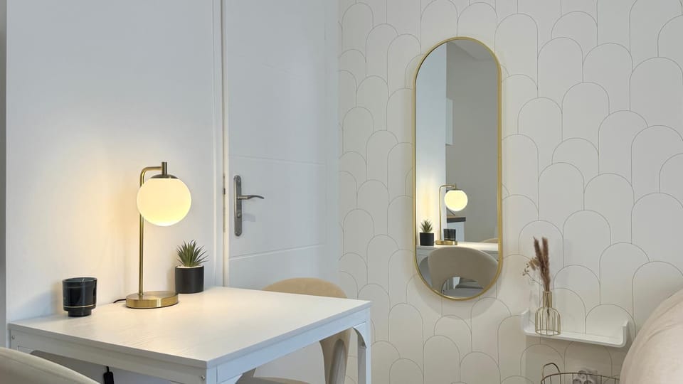 Seating area, Dining area, heating, internet