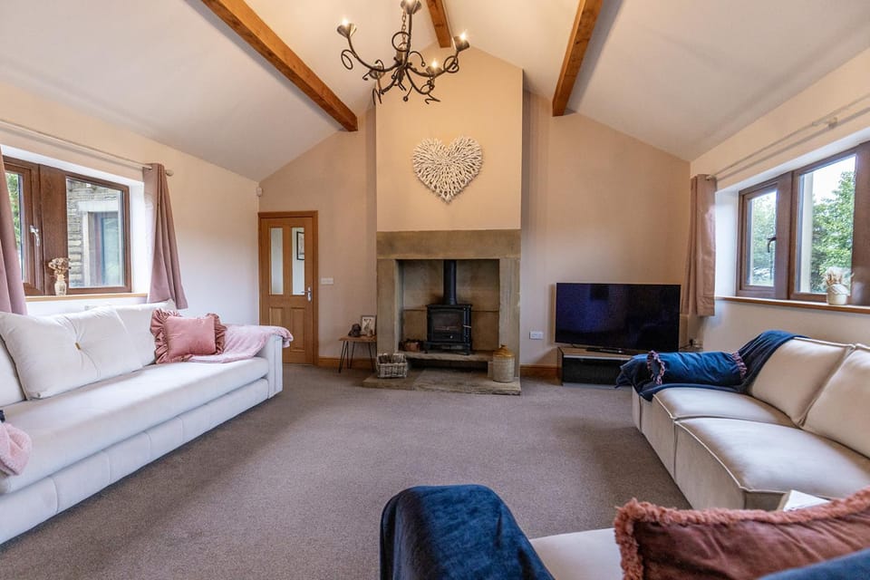 GARDEN FIELD COTTAGE - Spacious Holmbridge Home with Rolling Hill Views House in Holmfirth