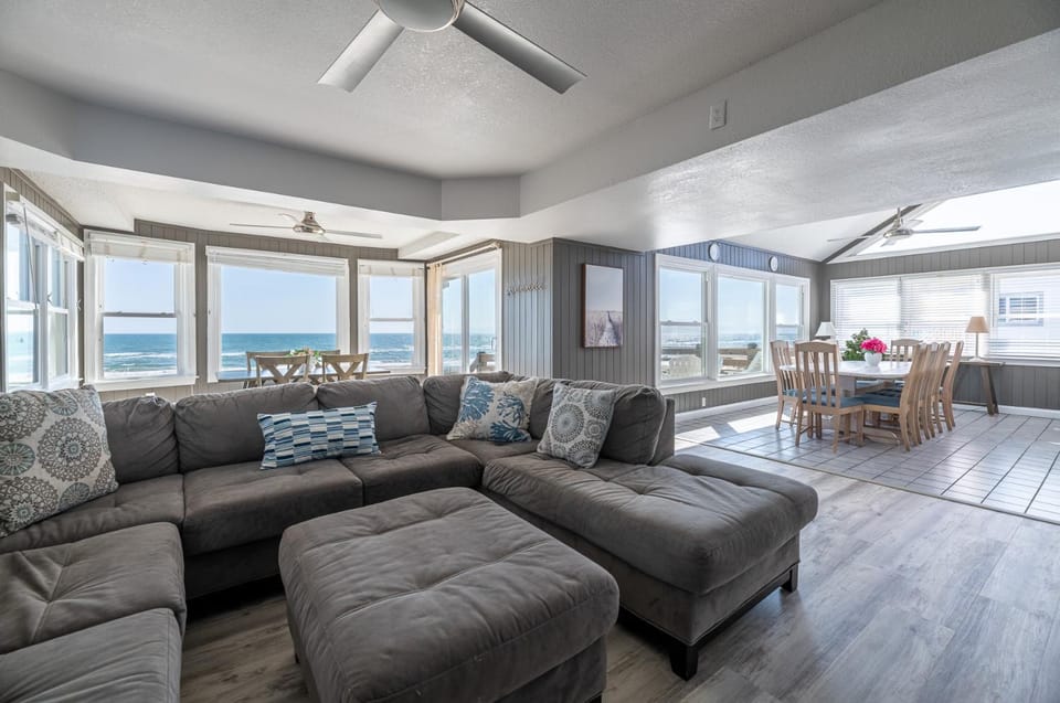 Pier House - Nags Head MP 17, Oceanfront, Indoor Pool, Hot Tub, Rooftop Deck, Pets OK House in Nags Head