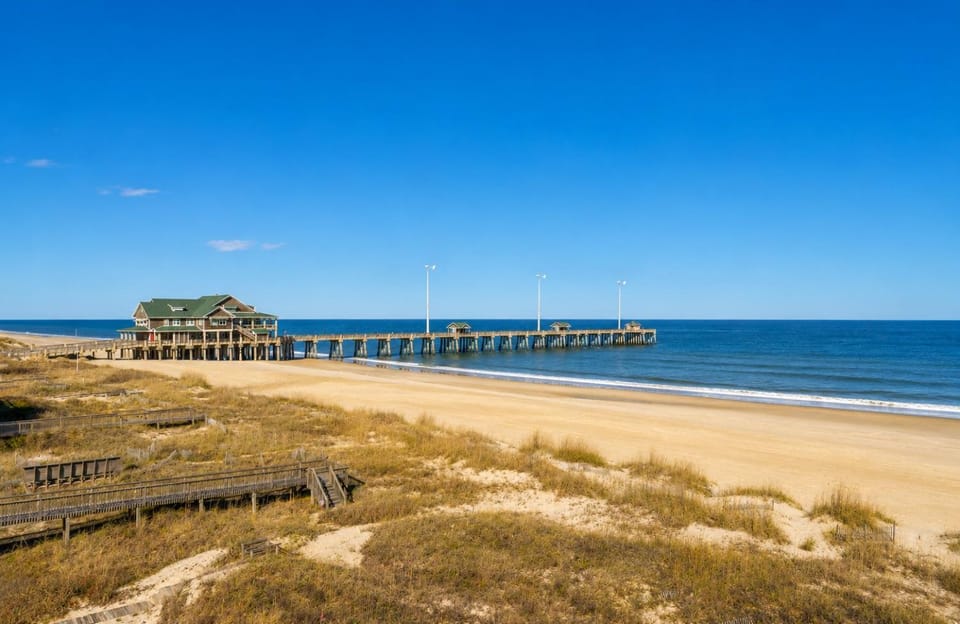 Pier House - Nags Head MP 17, Oceanfront, Indoor Pool, Hot Tub, Rooftop Deck, Pets OK House in Nags Head