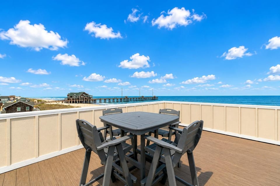 Pier House - Nags Head MP 17, Oceanfront, Indoor Pool, Hot Tub, Rooftop Deck, Pets OK House in Nags Head