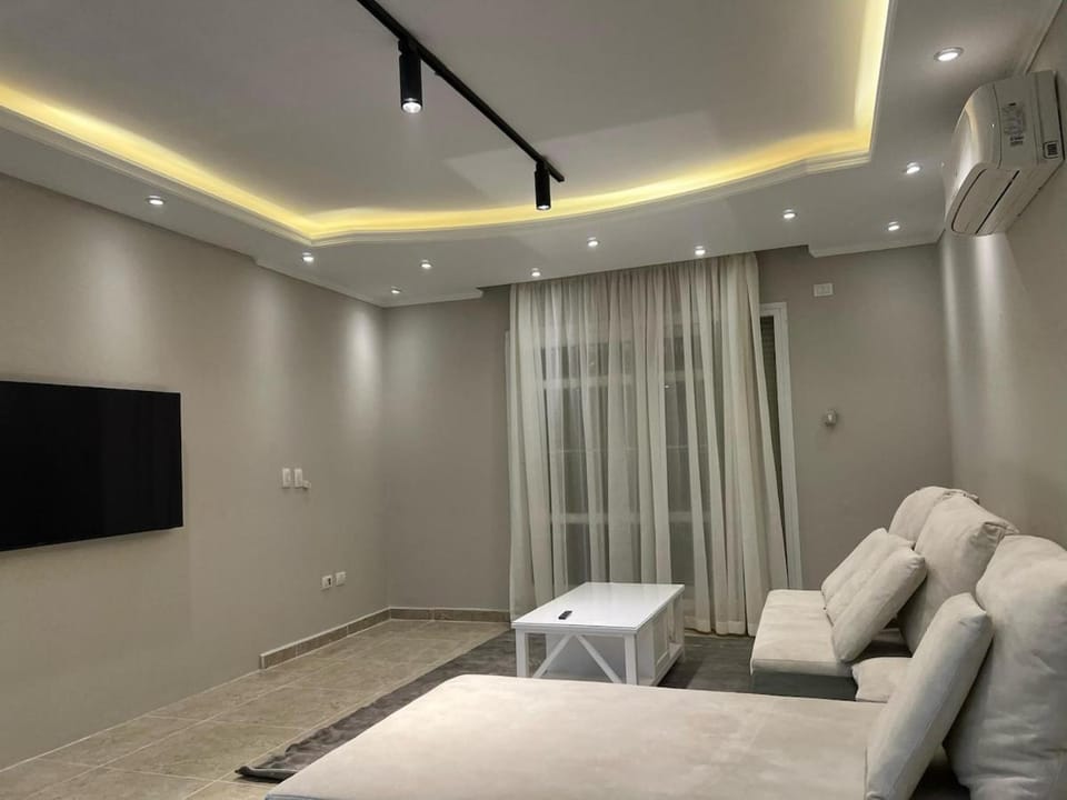 113/28/34 · Spacious affordable 3BR Apt infront of strip mall Apartment in Cairo Governorate