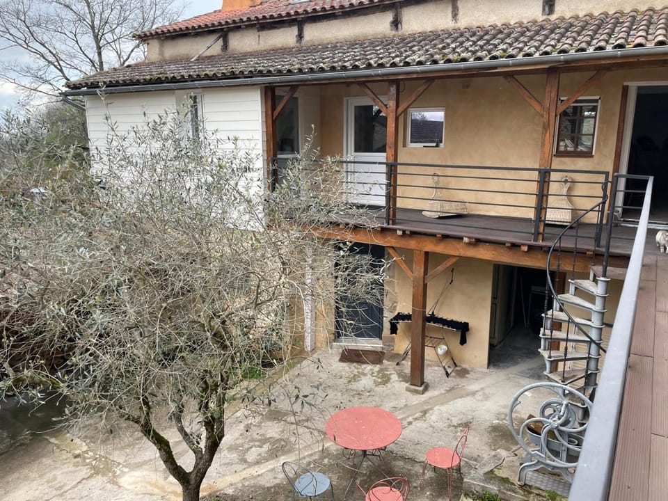 Property building, Balcony/Terrace, Inner courtyard view