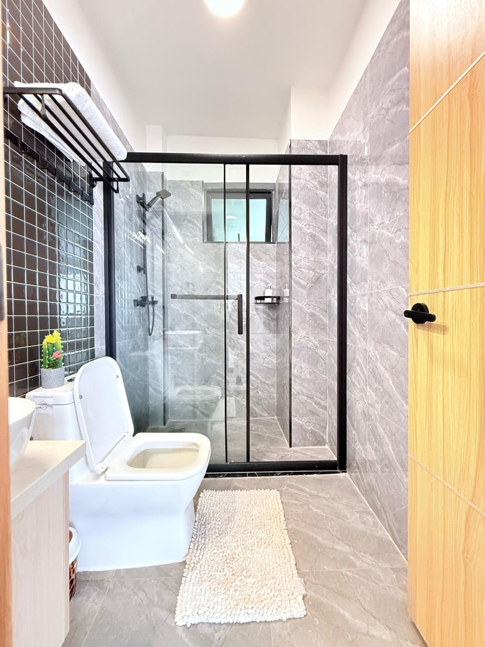 supreme luxury living three bedroom apartments with breathtaking amazing city views gym swimming pool fully equipped gym children playground and ample parking space and proximity to major shopping malls and gourmet restaurants Apartment in Nairobi County
