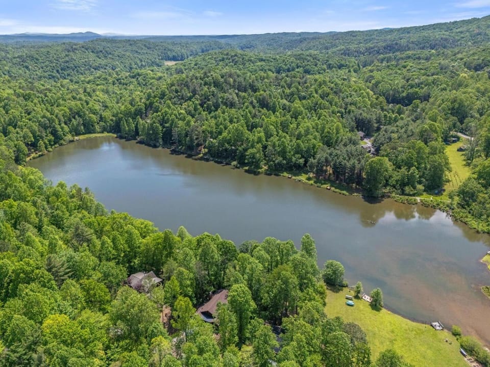 The Lake Cabin Cabin in Georgia